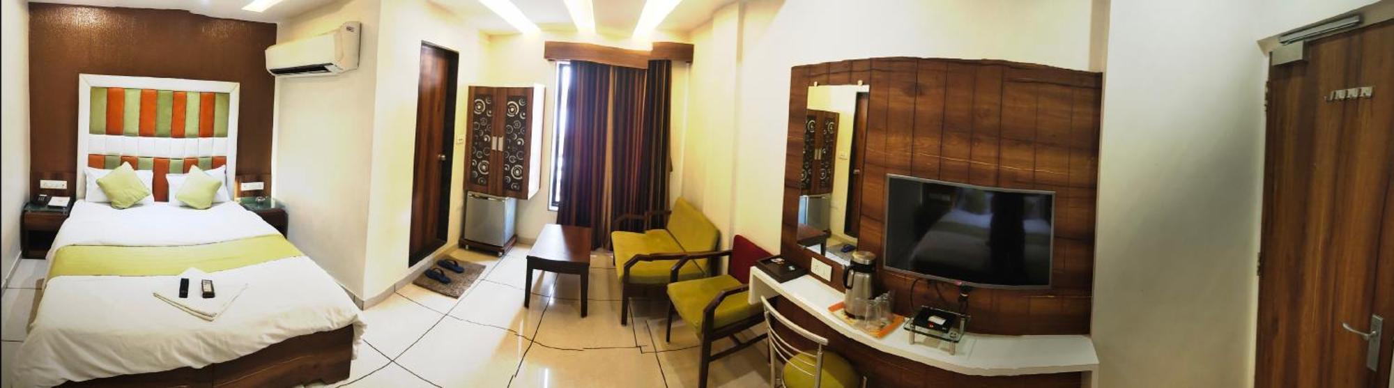 Hotel Zenith Surat Exterior photo