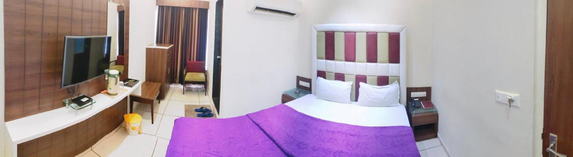 Hotel Zenith Surat Exterior photo