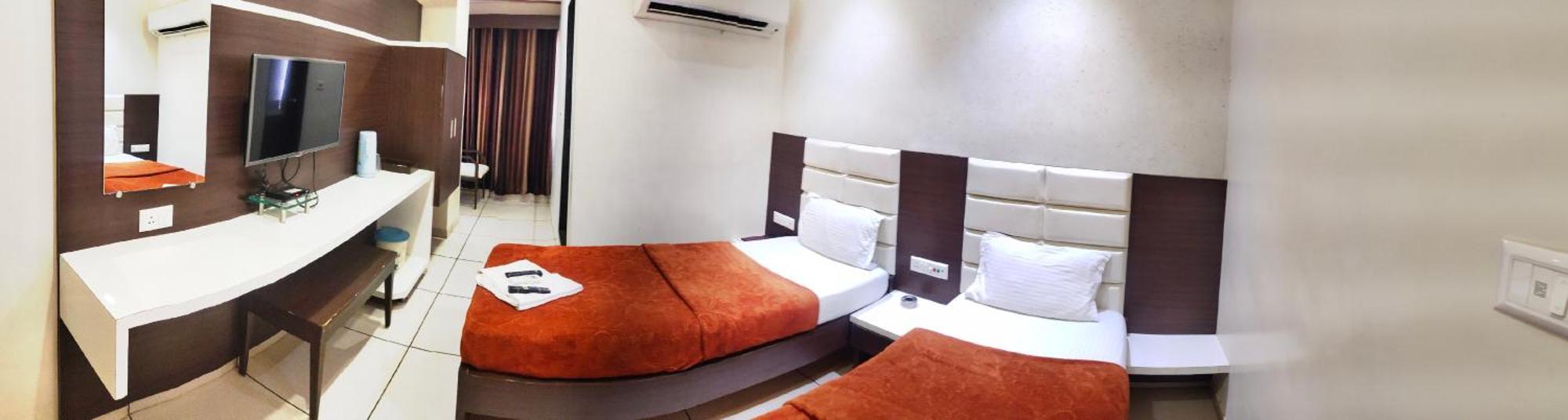 Hotel Zenith Surat Exterior photo