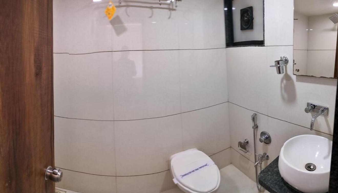 Hotel Zenith Surat Exterior photo