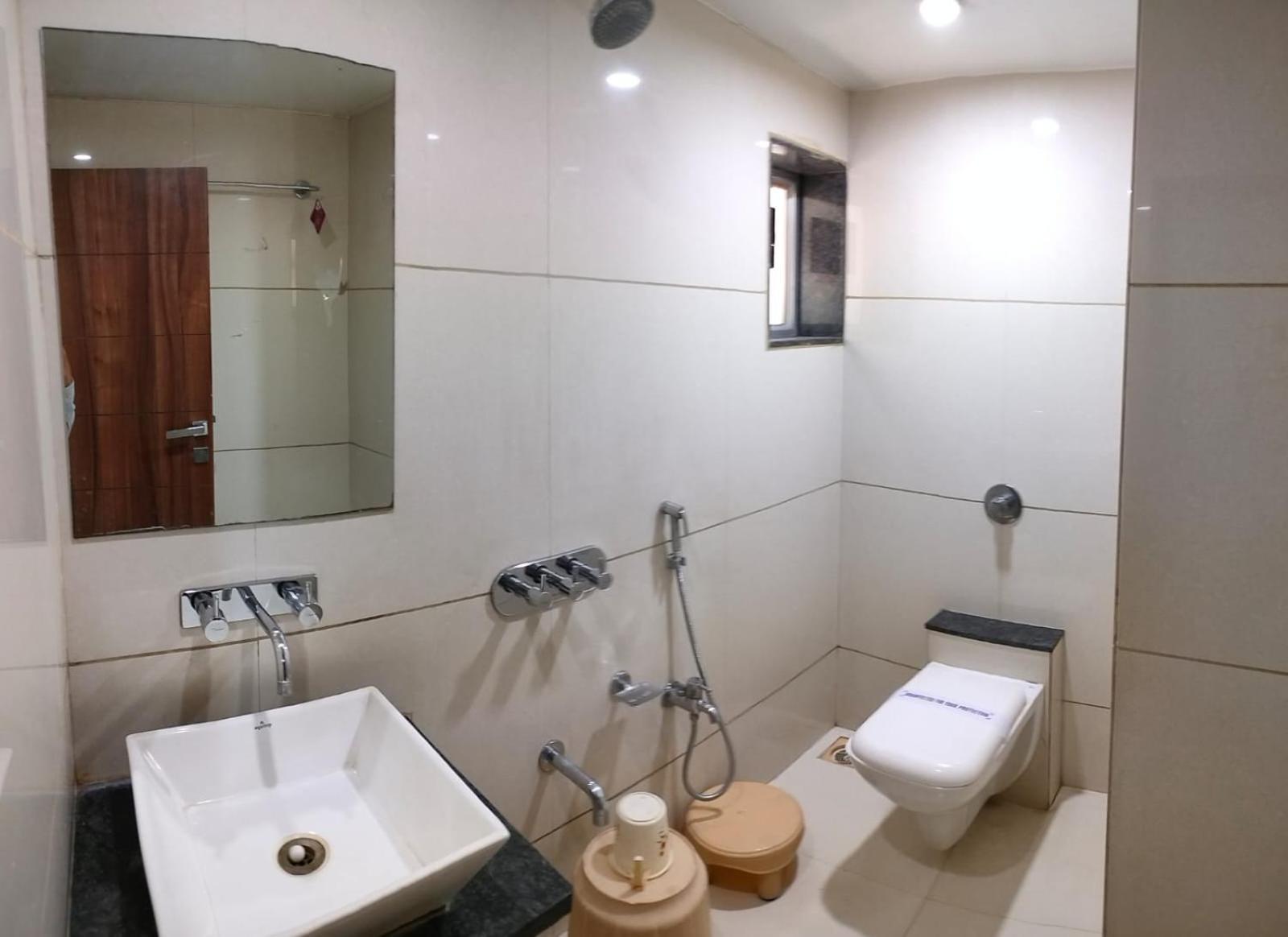 Hotel Zenith Surat Exterior photo