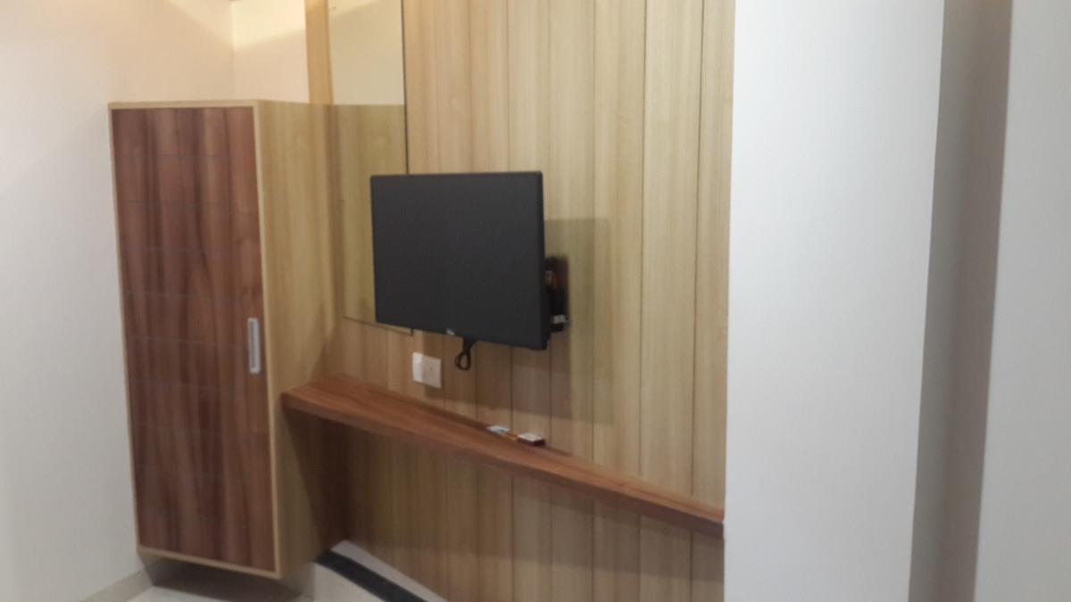 Hotel Zenith Surat Exterior photo