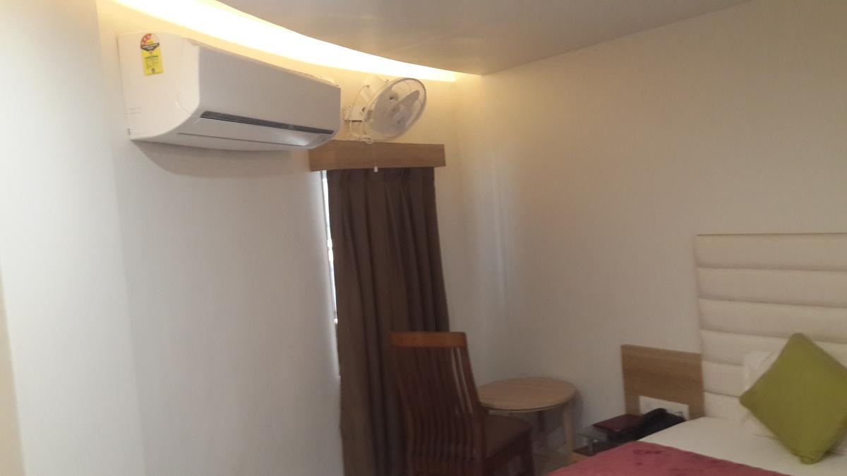 Hotel Zenith Surat Exterior photo