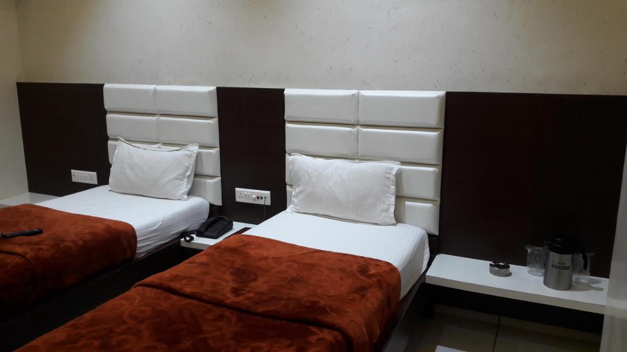 Hotel Zenith Surat Exterior photo